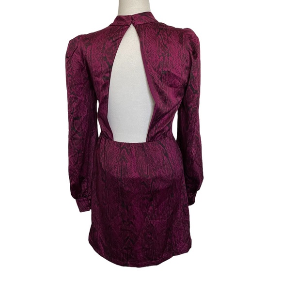 Purple snake print open back mini dress - Picture 5 of 12